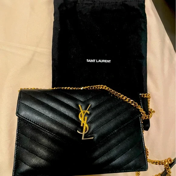 Beautiful small YSL Includes dust bag, original box, mirror, and 